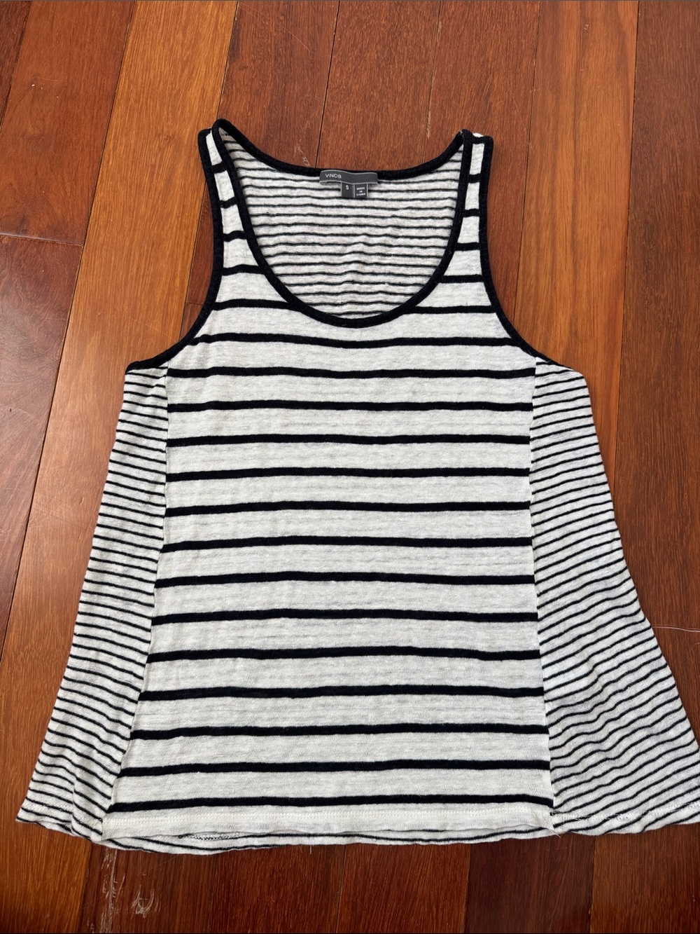 Vince - 100% linen black and white tank